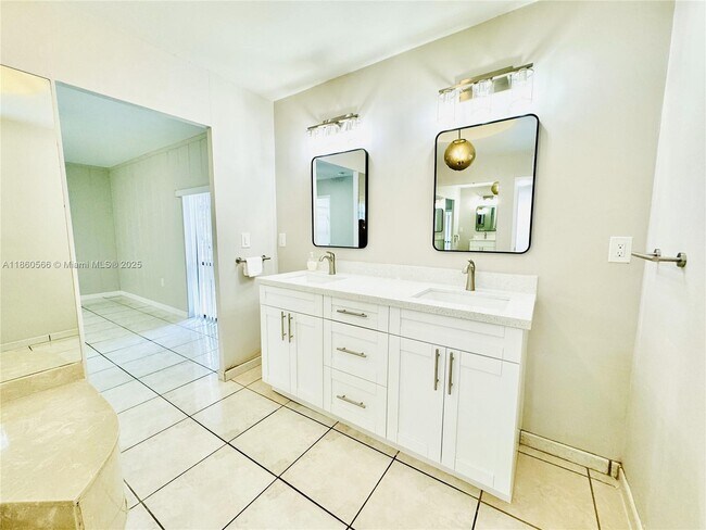 Building Photo - 6950 Sharpecroft Ct