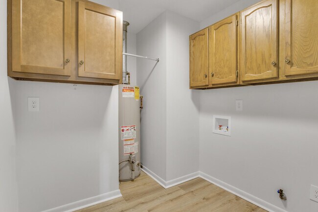 Building Photo - 452 Pasadena Dr