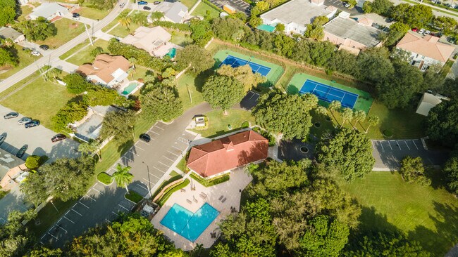 Building Photo - 2900 Olivewood Terrace
