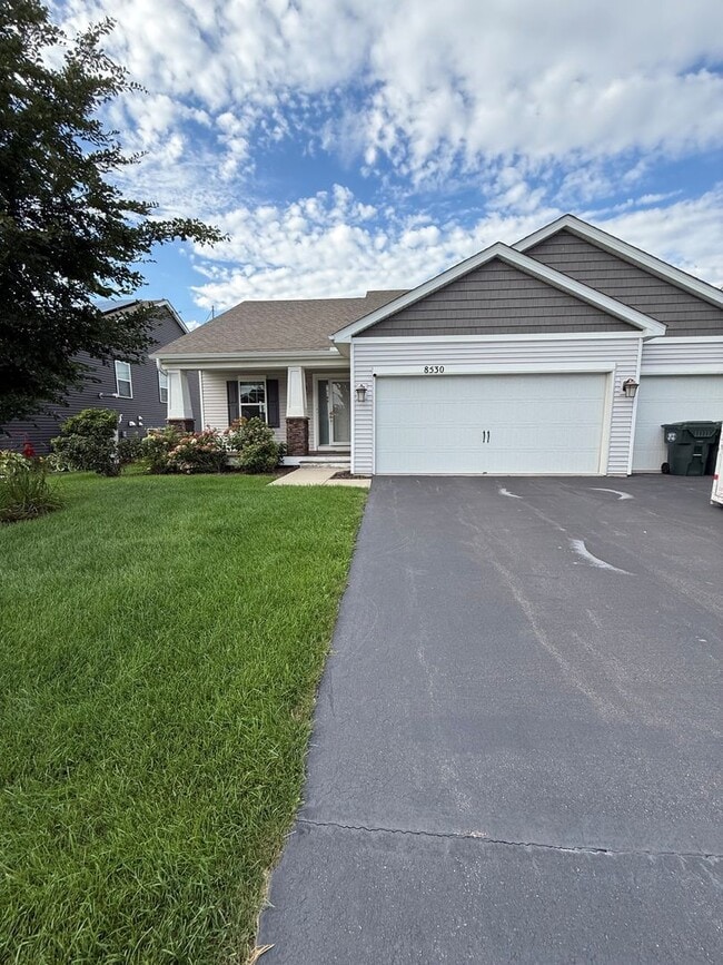 Building Photo - Spacious 4?BD | 2?BA Home with Finished Lower Walkout | 3-Car Garage | Woodbury
