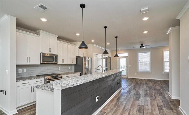 Building Photo - 45116 Kincora Dr