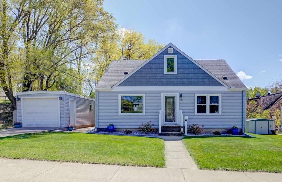 Primary Photo - 817 5th St S