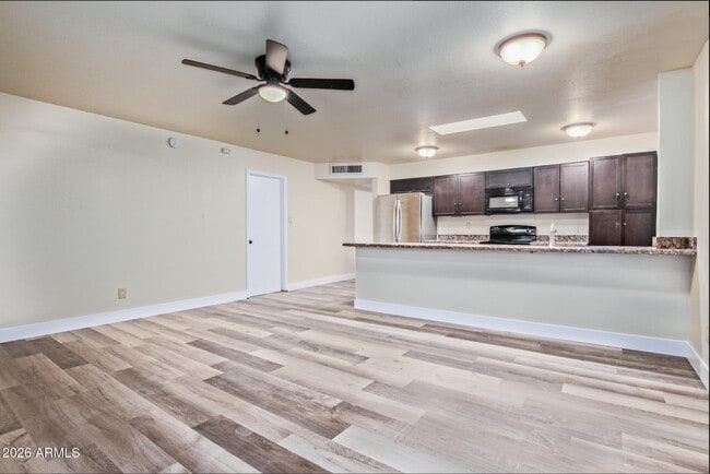 Building Photo - 932 E Concorda Dr