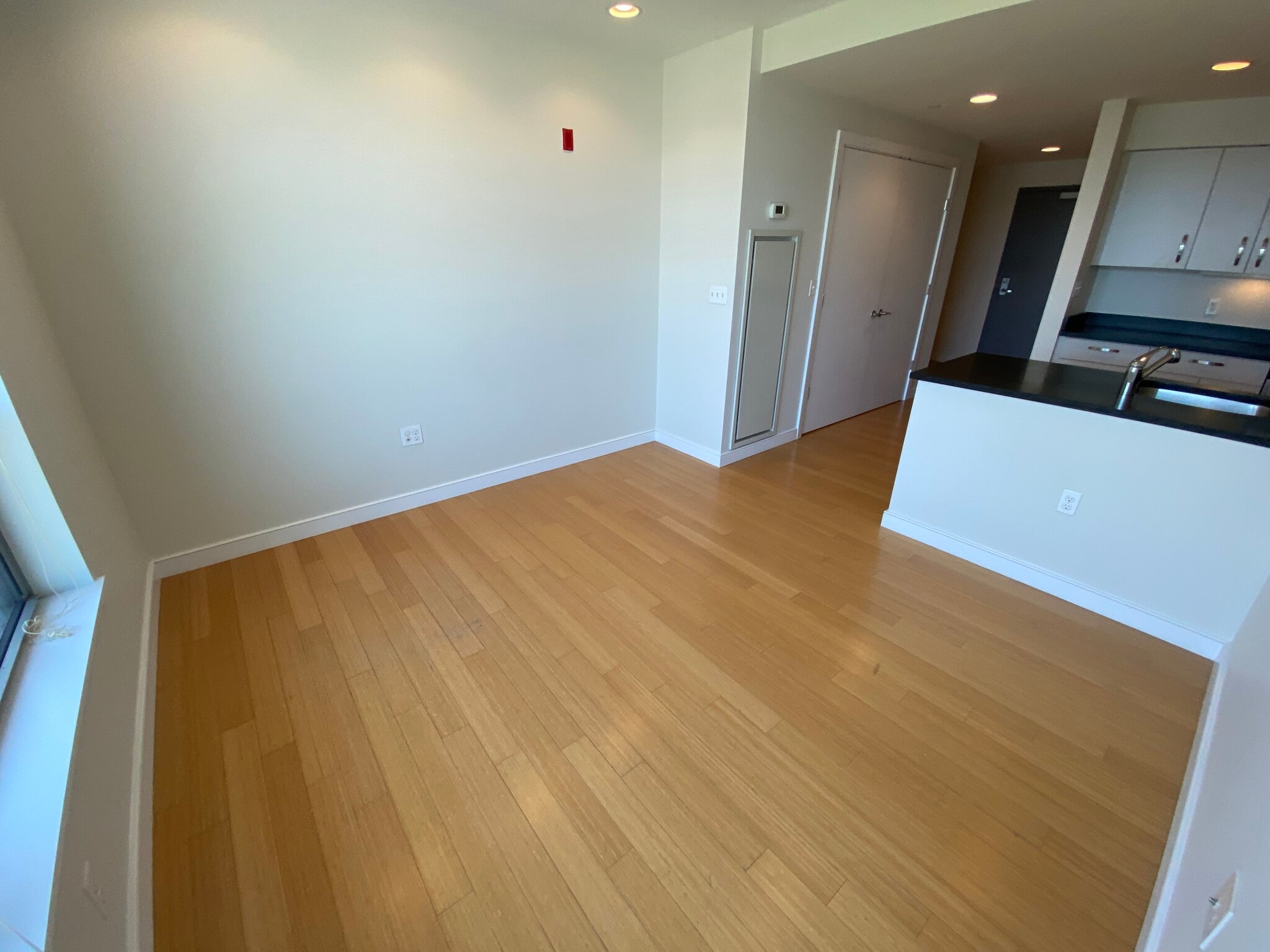 Building Photo - 591 Albany St