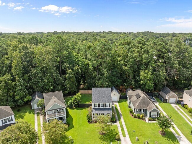 Building Photo - Charming Summerville Rental