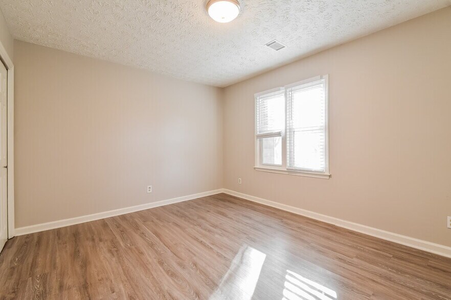 Building Photo - 4805 Shallow Farm Dr NE