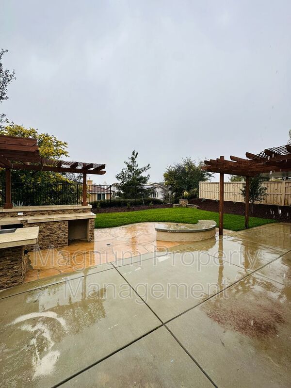 Building Photo - 34089 Dianthus Ln
