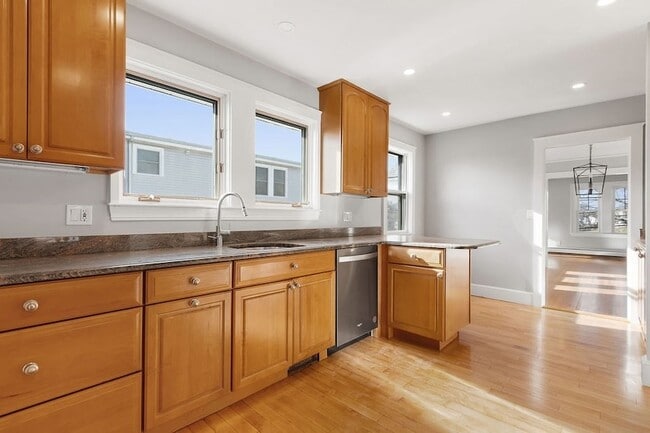 Building Photo - 15-17 George Street Unit 17