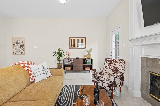 Building Photo - 2717 Orchid Dr