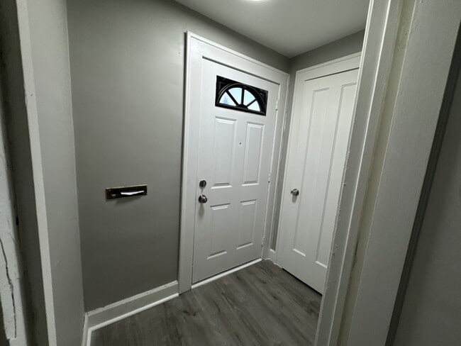 Building Photo - 11104 Lincoln Ave