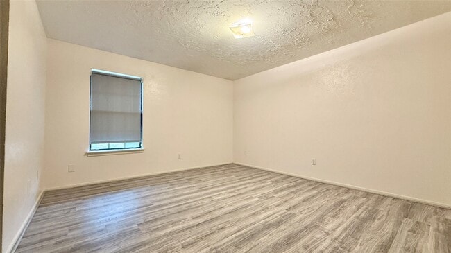 Building Photo - 18 Dellforest Ct