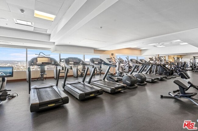 Building Photo - 900 W Olympic Blvd