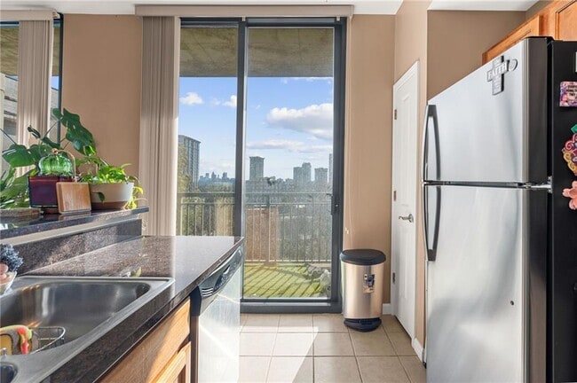 Building Photo - 3040 Peachtree Rd NW