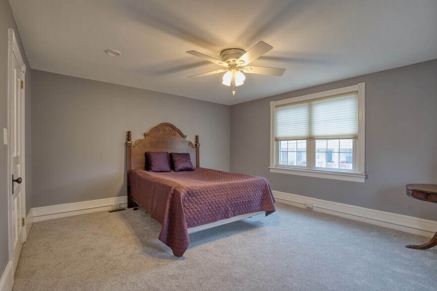 Main Bedroom - 8 Glenwood Ave