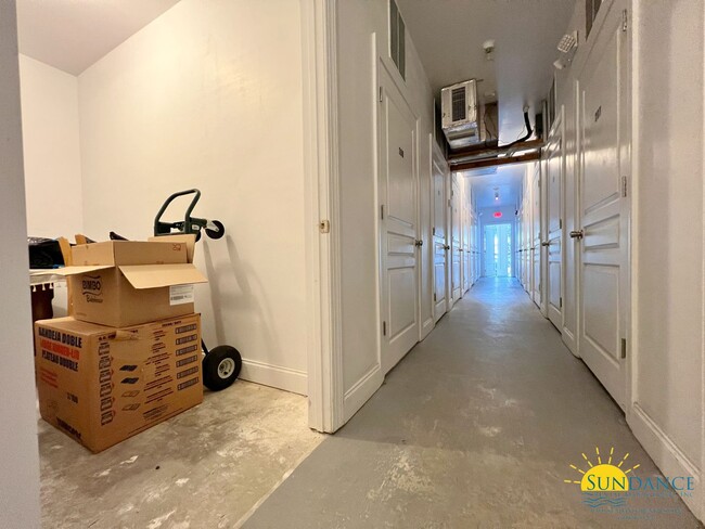 Building Photo - Beautiful Partially Furnished Condo in Downtown Fort Walton Beach!