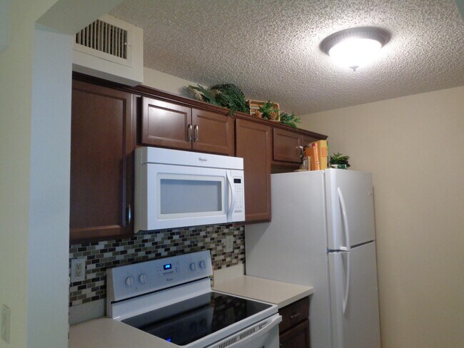 Building Photo - 2512 SE Anchorage Cove