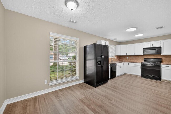 Building Photo - 6906 Pembrough Ln