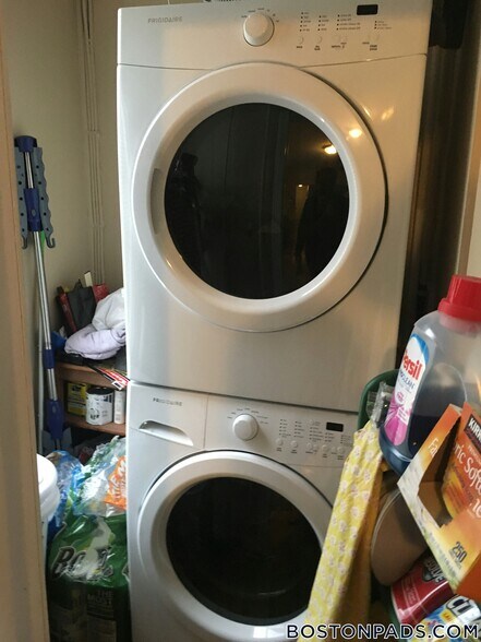 Building Photo - 506 E Broadway