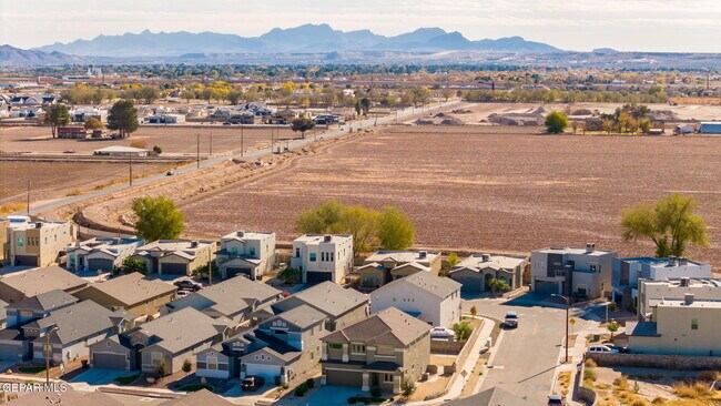 Building Photo - 561 Issa Circle