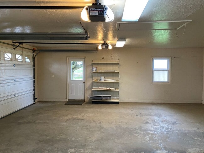 Building Photo - Coming soon! 4 Bedroom Farmhouse for Rent ...