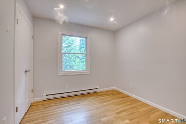 Building Photo - 8 Ridge Pl