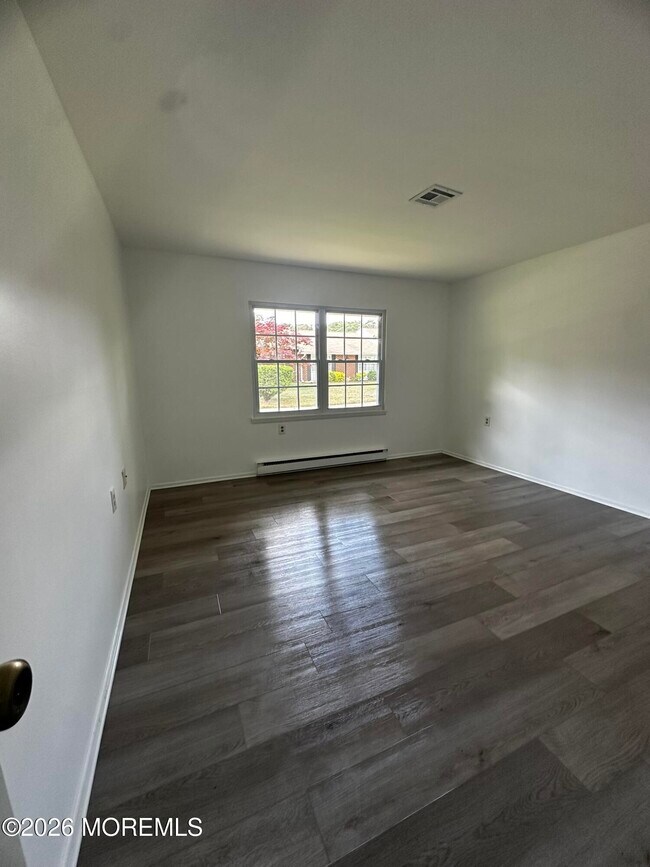 Building Photo - 1042 Aberdeen Dr