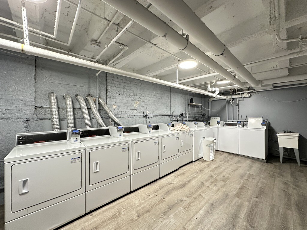 Building Photo - 627 W Patterson Ave