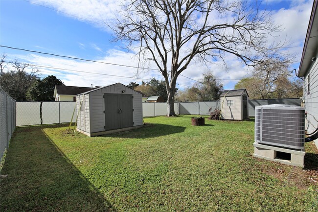 Building Photo - 6611 Wayne Johnson Ave