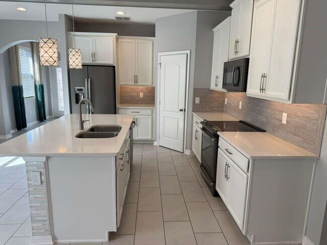 Building Photo - 1301 Clear Brook Pl