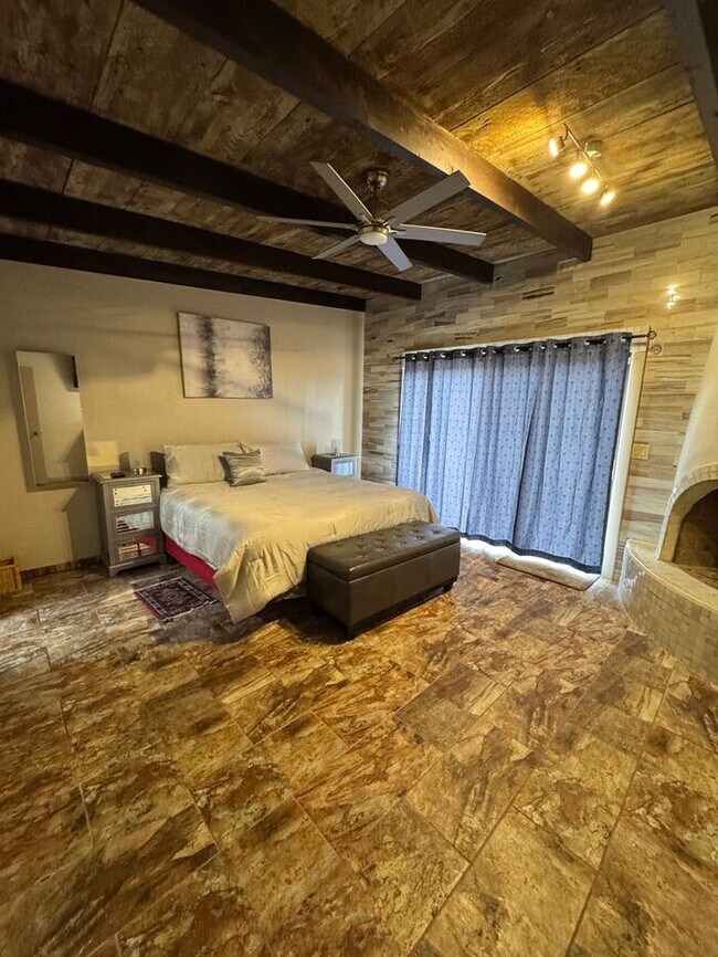 Building Photo - 4030 E Camino de la Bajada