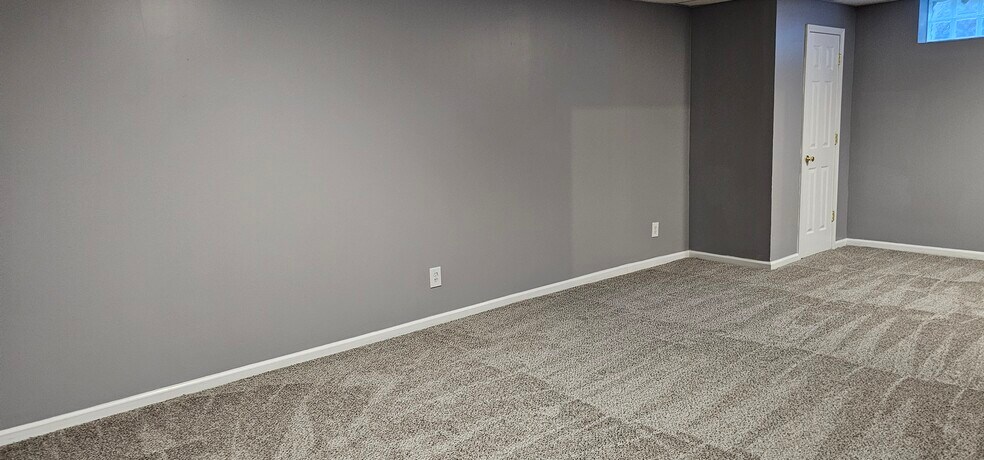 Building Photo - 6553 Clearview Lake Dr