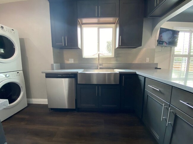 Building Photo - 702 N McCadden Pl