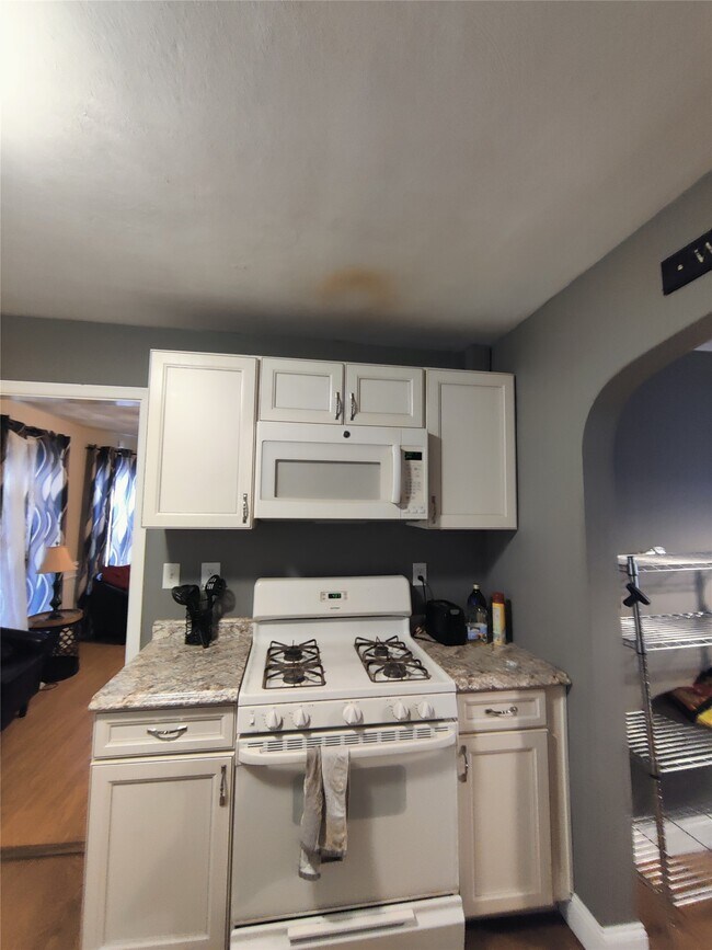 Building Photo - 51 Allen St