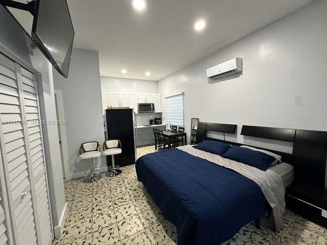 Building Photo - 636 SE 5th Pl