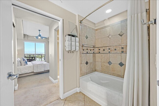 Building Photo - Designer Furnished Beauty at One Las Vegas!