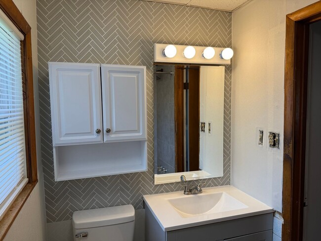 Building Photo - 113 Line Way