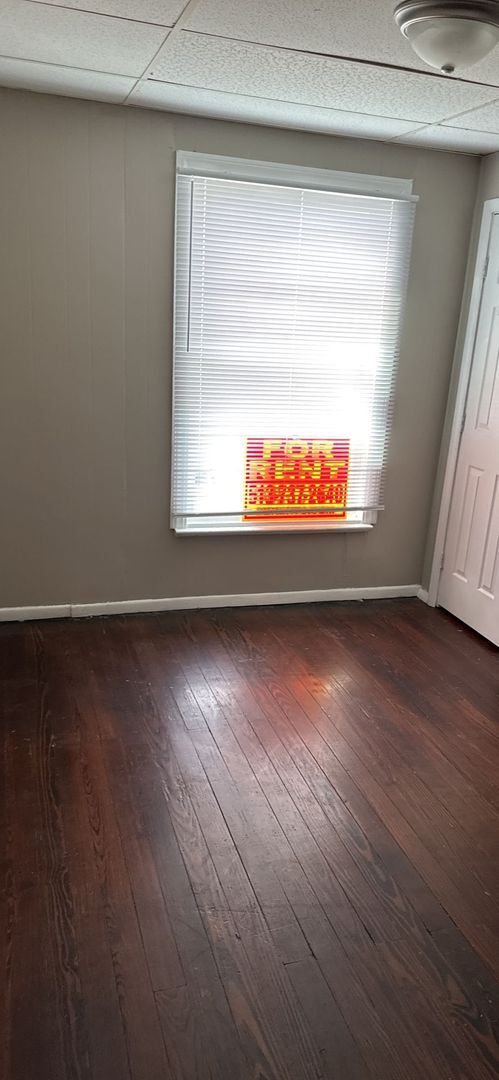 Building Photo - **Deposit Special $500** 526 Brandt 3BR/1B...