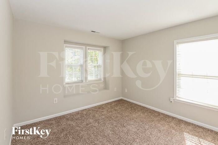 Building Photo - 10827 Glenluce Ave