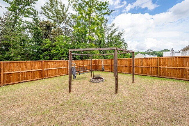 Building Photo - 3 Bedroom, 2.5 Bathroom Home in Hunters Bend - Ladson