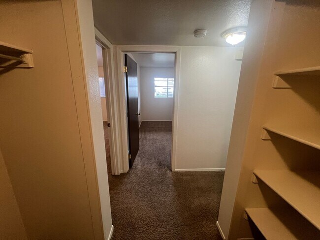 Building Photo - Spacious 2 bed/2 bath in Millcreek-**Move in Special-1/2 off first month**