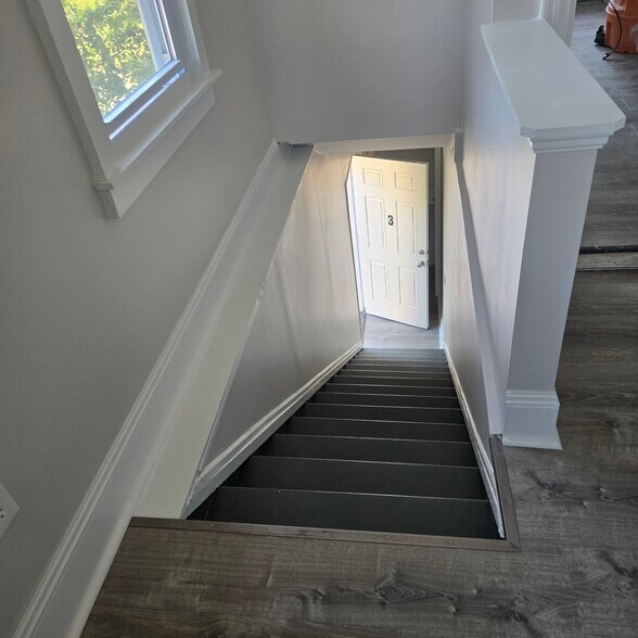 Building Photo - 785 Warwick Tpke