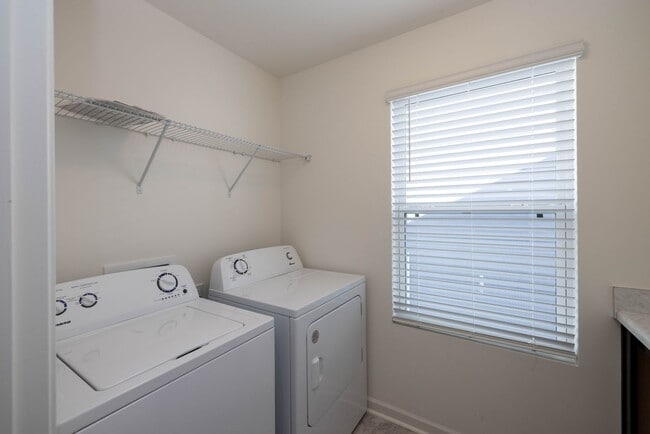 Building Photo - 4 Bedroom Home Piedmont School District AV...