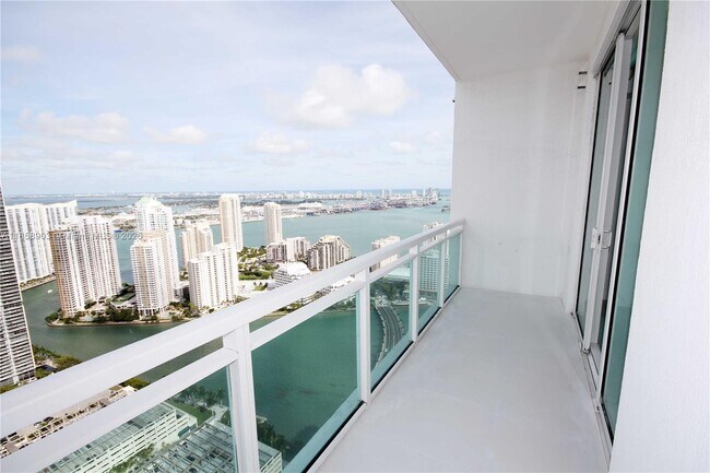Building Photo - 950 Brickell Bay Dr