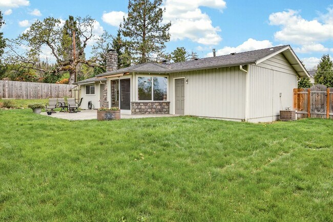 Building Photo - Unfurnished Light-Filled, Beautifully Updated 3-Bedroom Home in Jacksonville