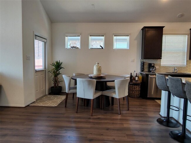 Building Photo - 472 Algaroba Loop