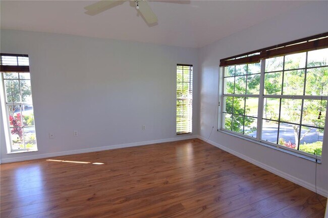 Building Photo - 8355 Glen Rose Way