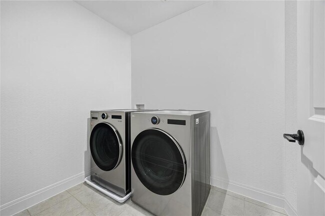 Building Photo - 1008 Olinda Ct