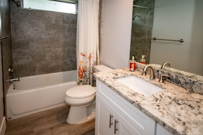 Building Photo - 3604 Pin Oak Ct
