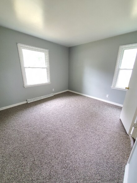 Building Photo - 425 N Blanchard St