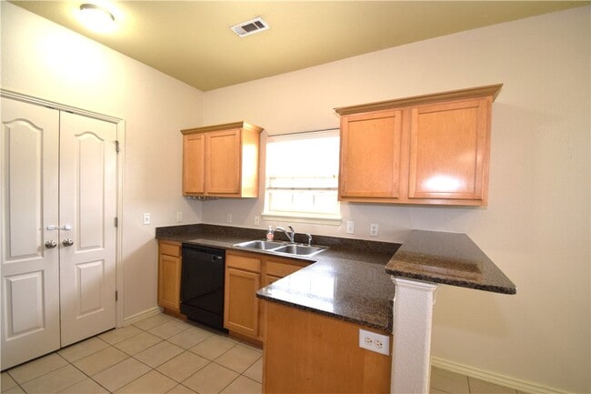 Building Photo - 5005 SW Fieldstone Blvd